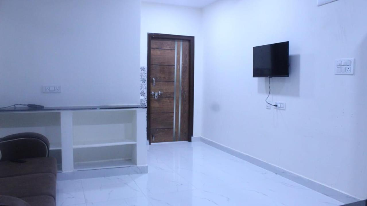 Loyal Apartment1 Bhk Gachibowli Hyderabad Exterior photo